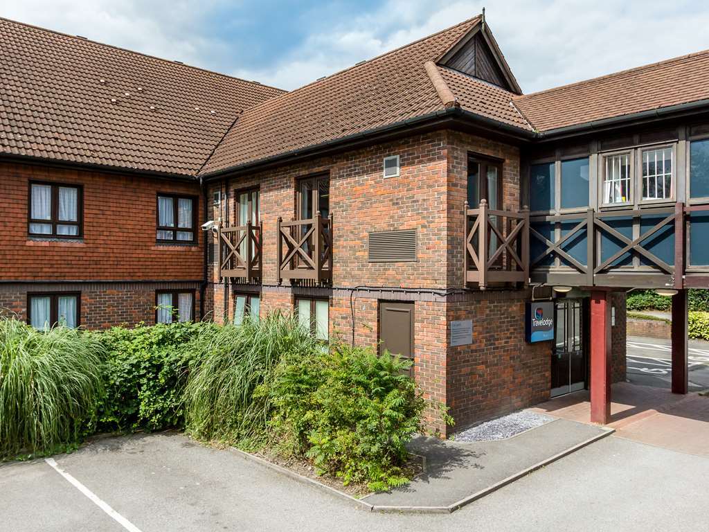 Travelodge Frimley Extérieur photo